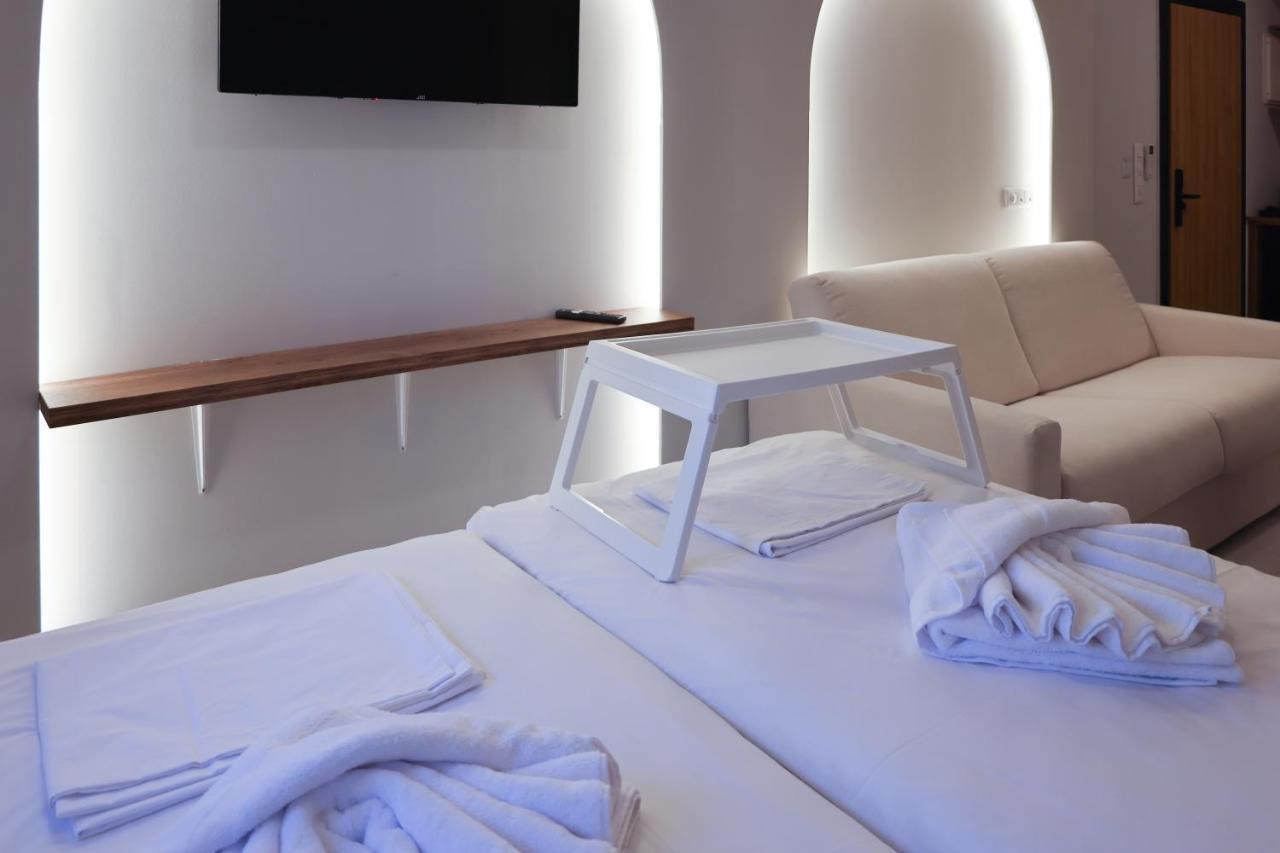Uphill Unique Boutique Suites Skiathos Town Exterior photo