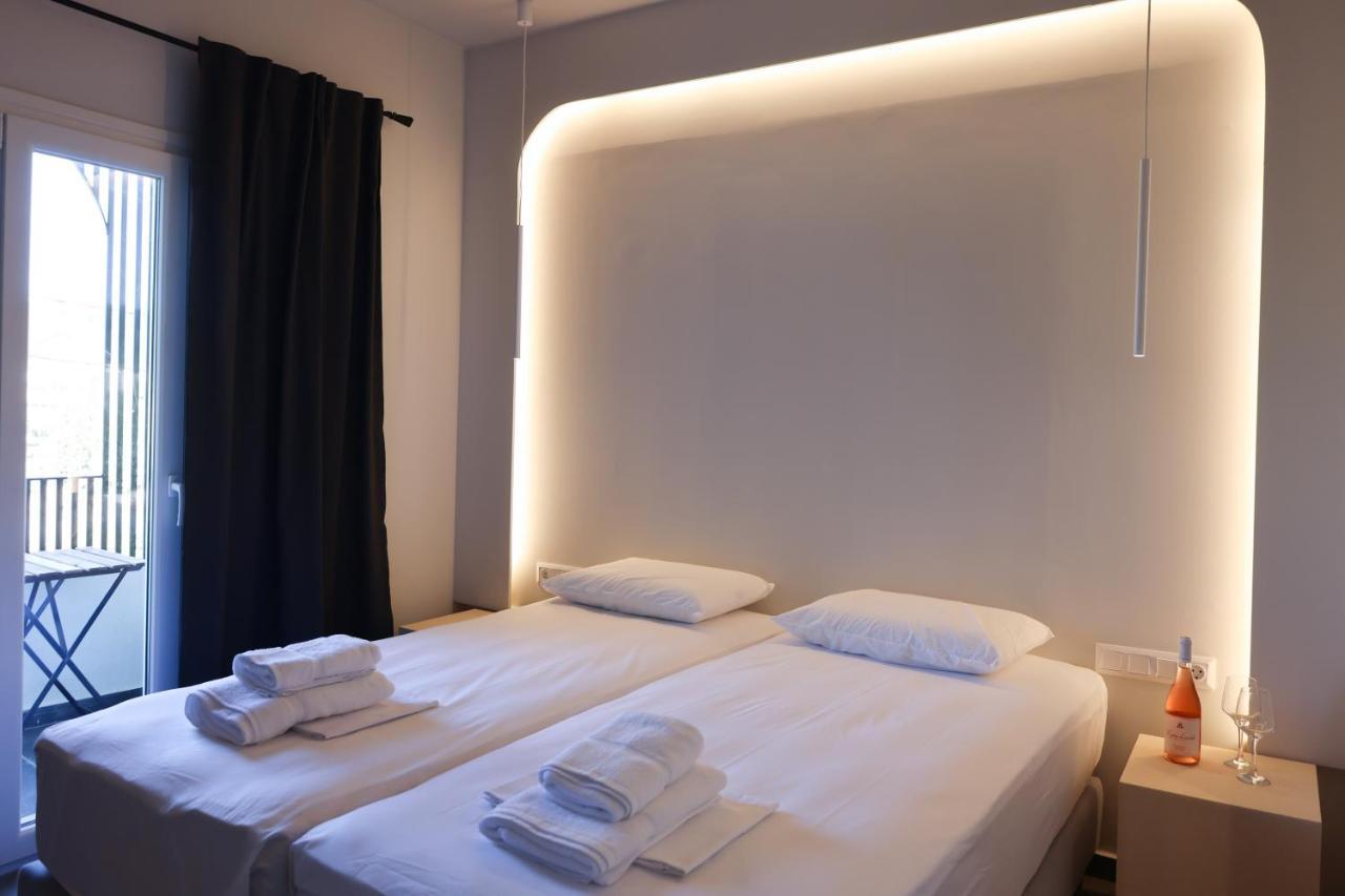 Uphill Unique Boutique Suites Skiathos Town Exterior photo