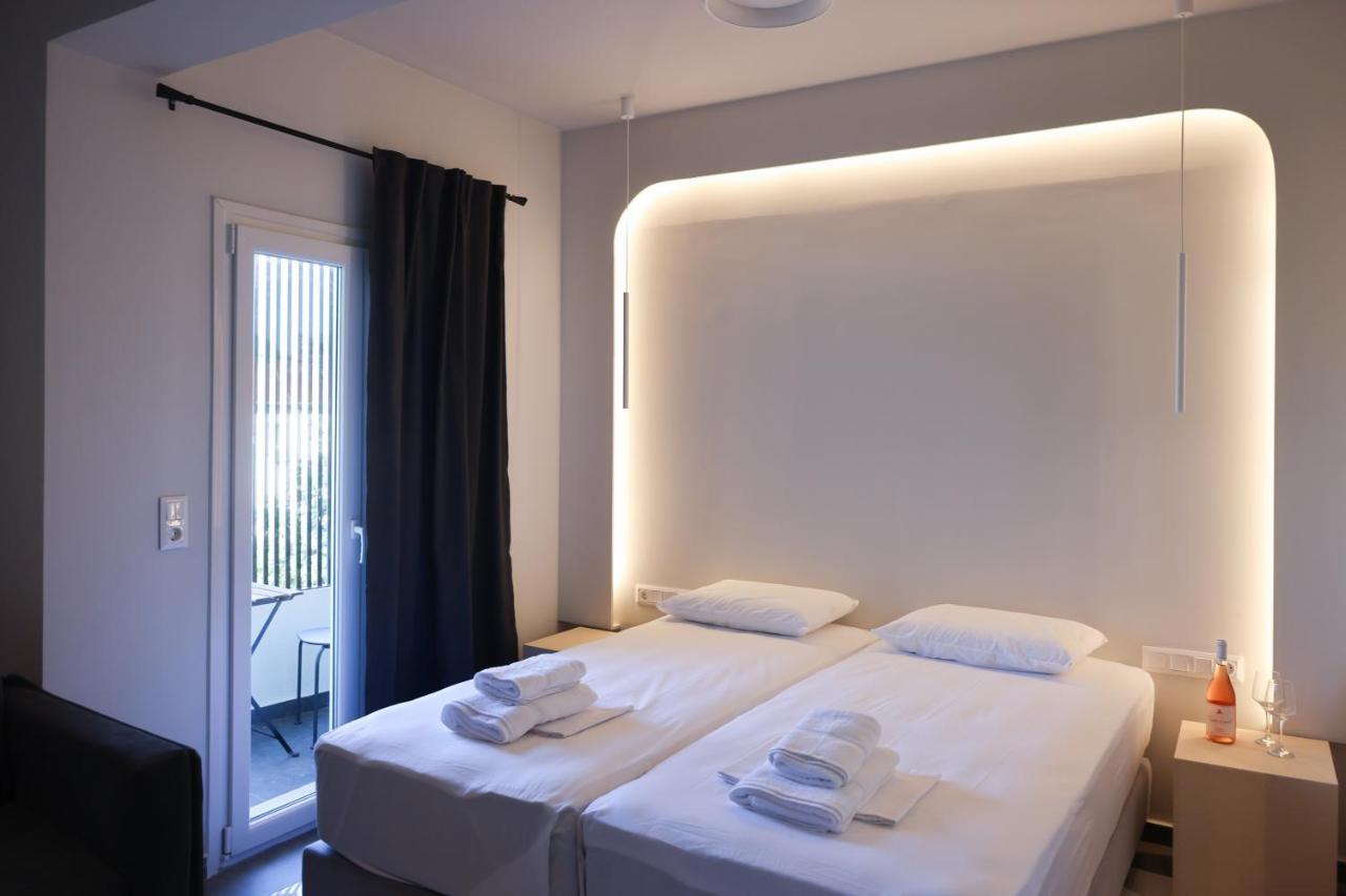 Uphill Unique Boutique Suites Skiathos Town Exterior photo