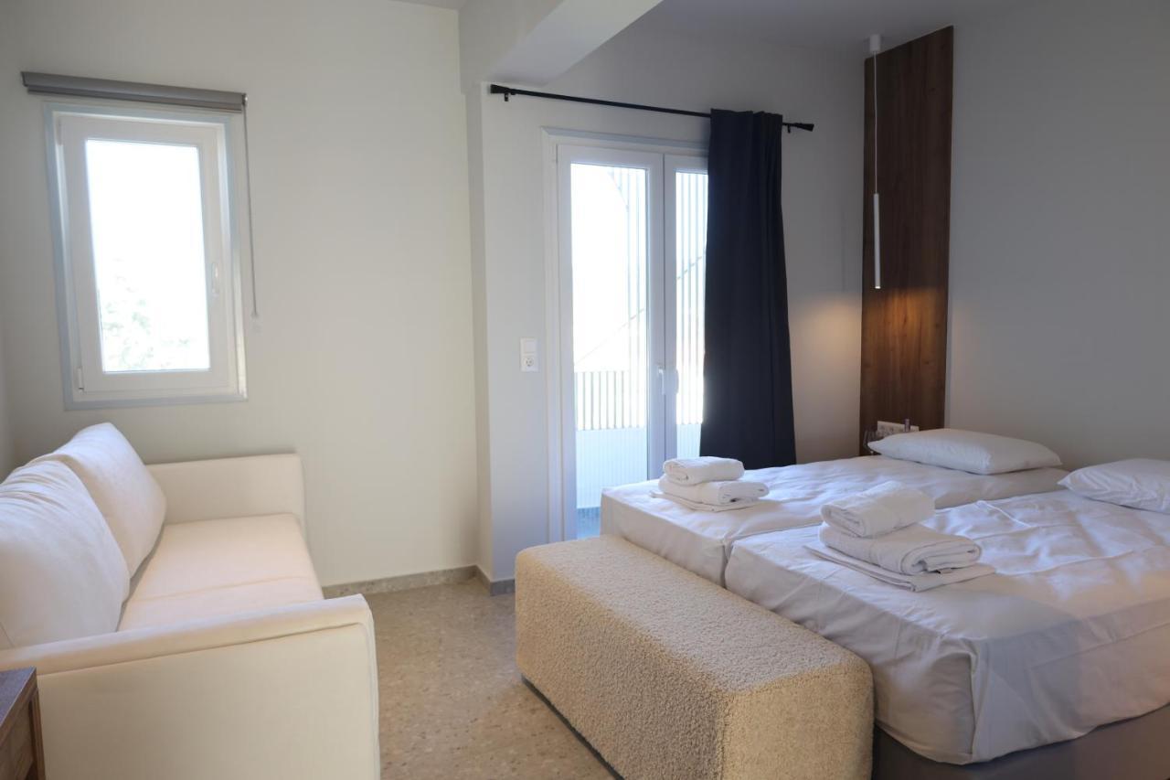 Uphill Unique Boutique Suites Skiathos Town Exterior photo