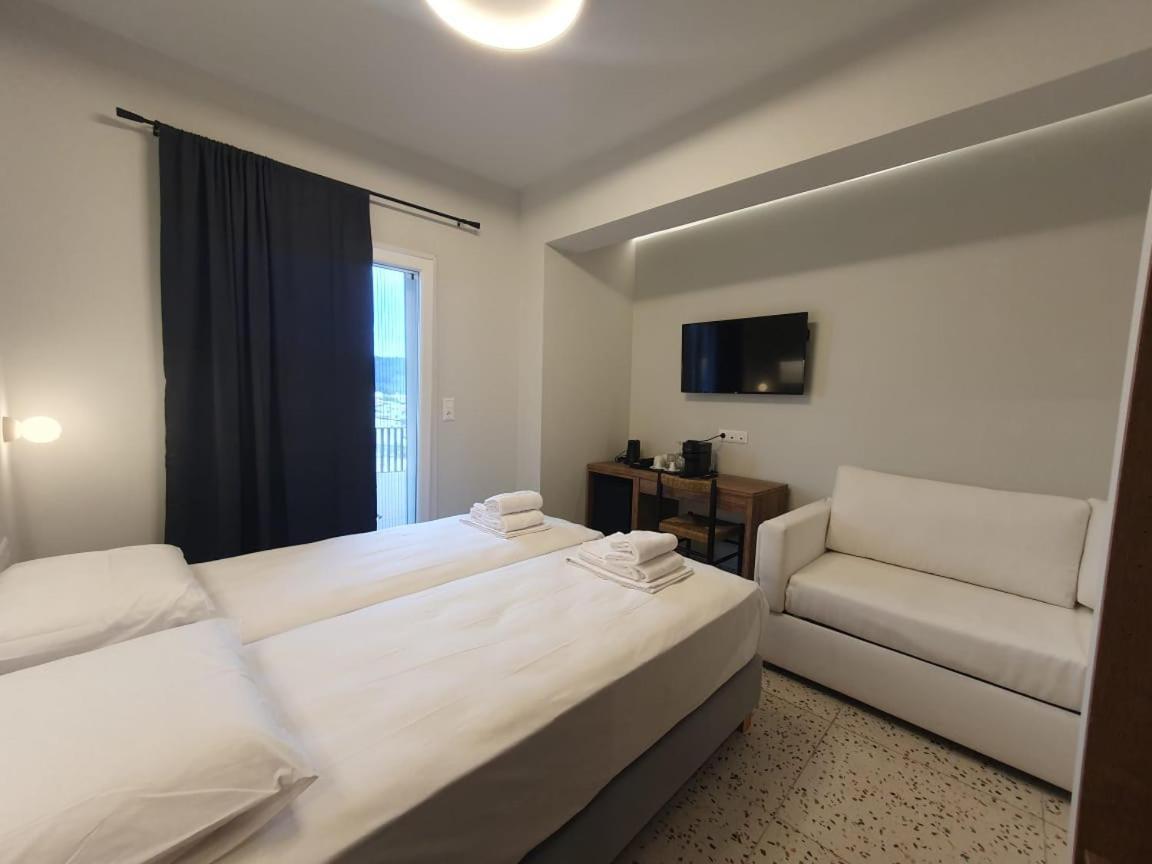 Uphill Unique Boutique Suites Skiathos Town Exterior photo