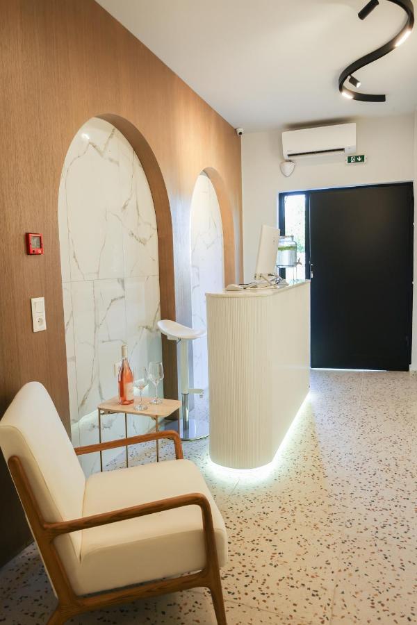 Uphill Unique Boutique Suites Skiathos Town Exterior photo