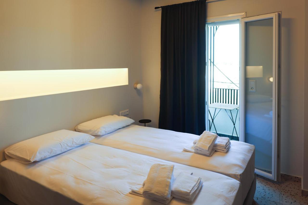 Uphill Unique Boutique Suites Skiathos Town Exterior photo