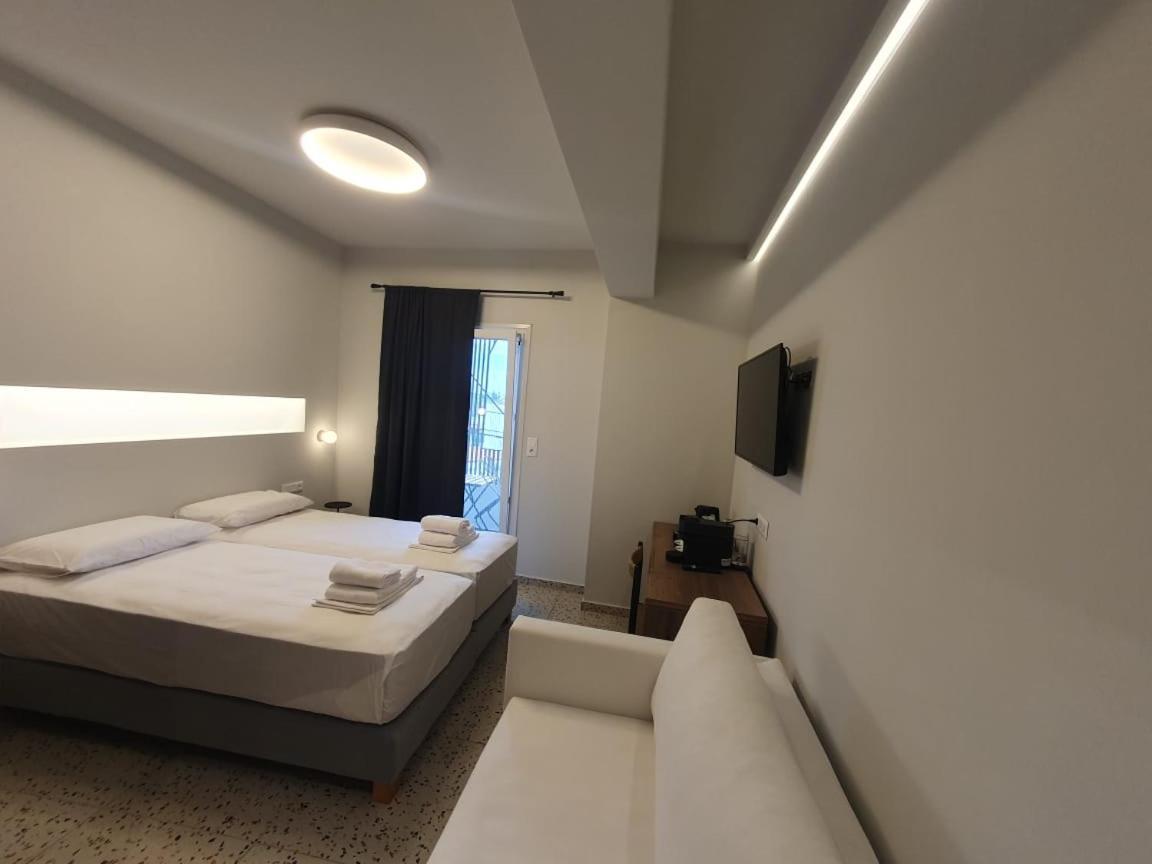 Uphill Unique Boutique Suites Skiathos Town Exterior photo
