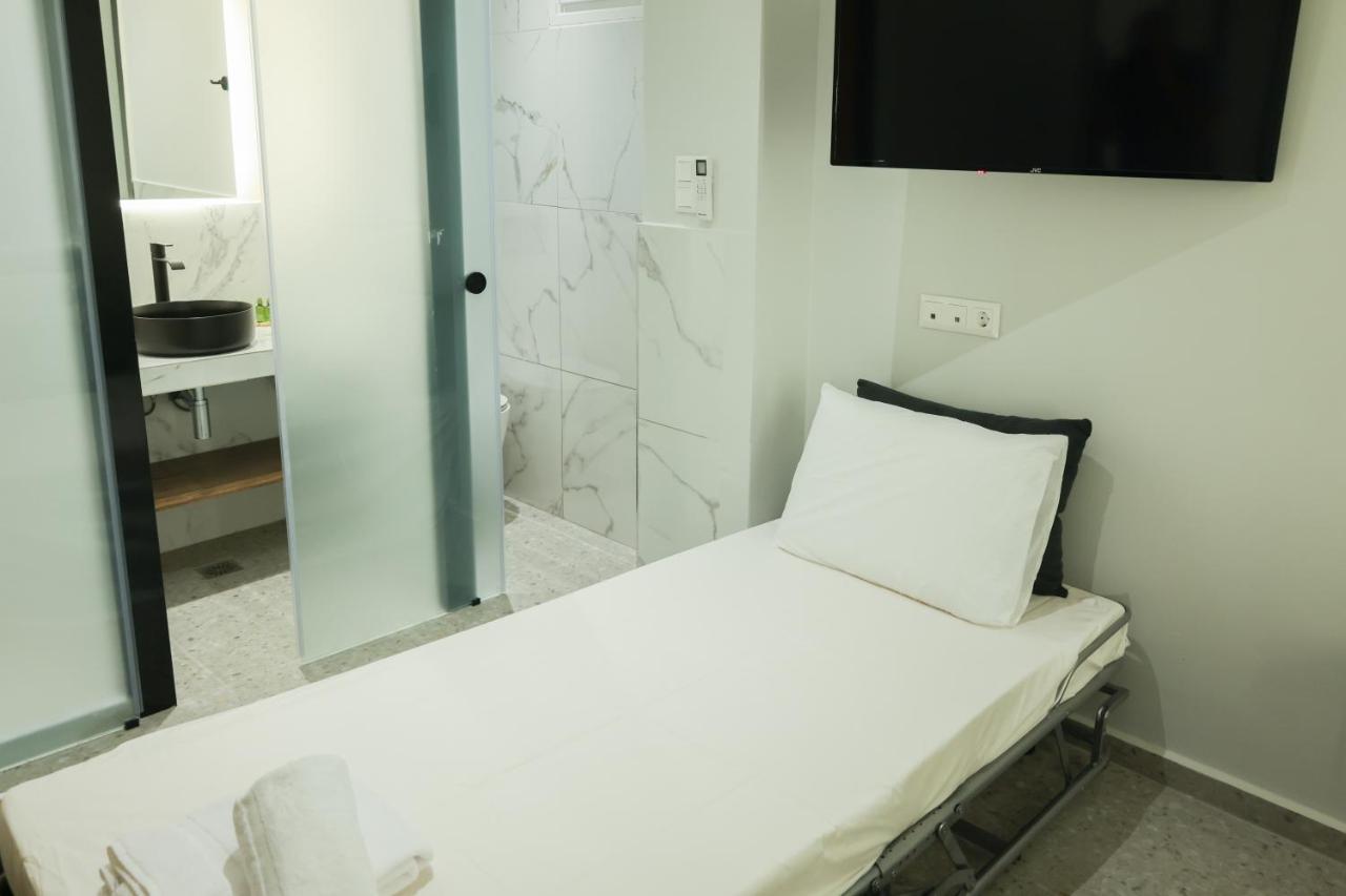 Uphill Unique Boutique Suites Skiathos Town Exterior photo
