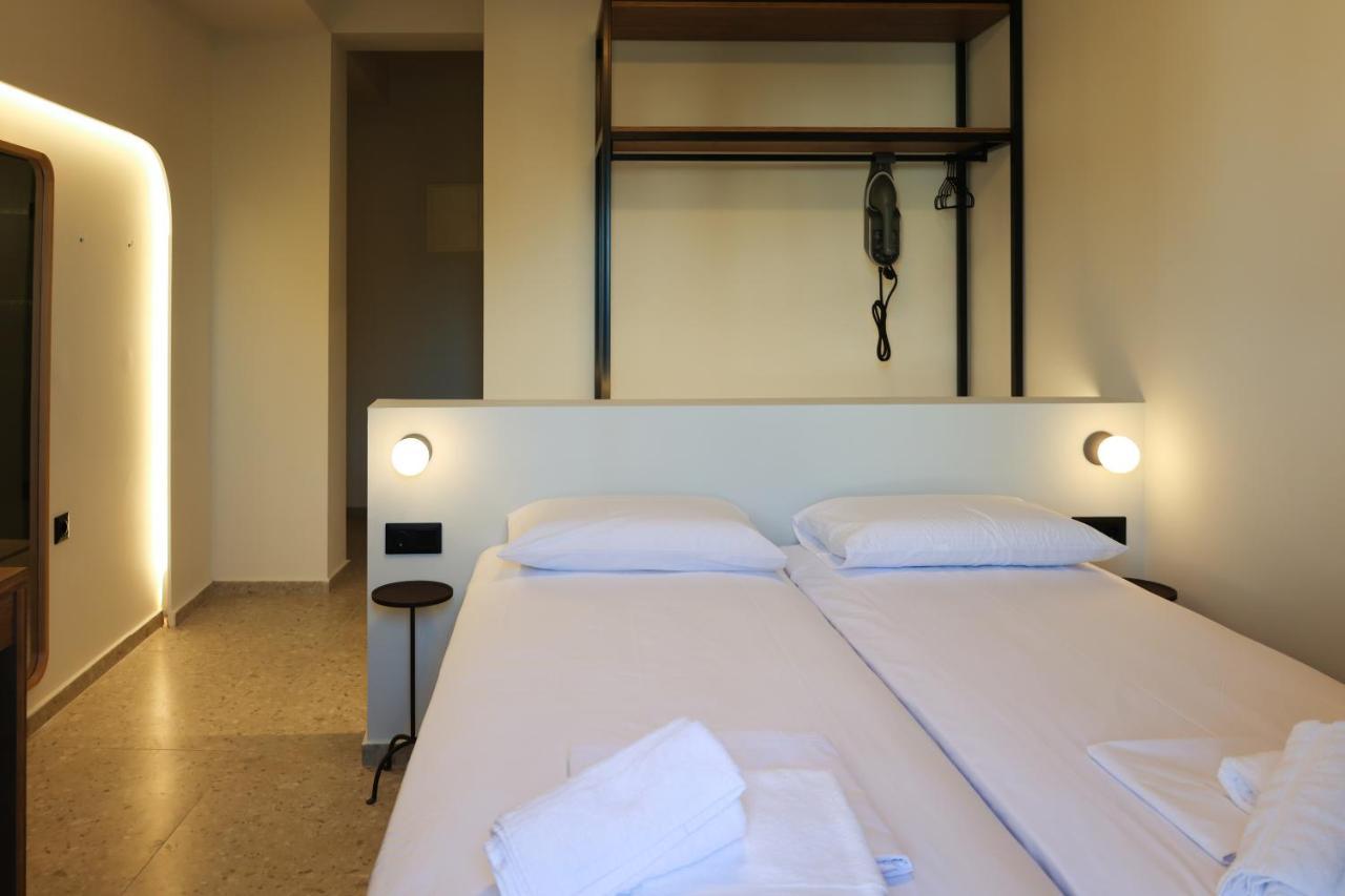 Uphill Unique Boutique Suites Skiathos Town Exterior photo