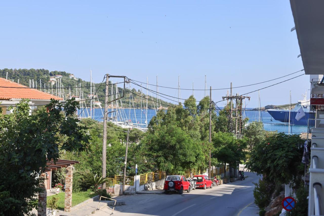 Uphill Unique Boutique Suites Skiathos Town Exterior photo